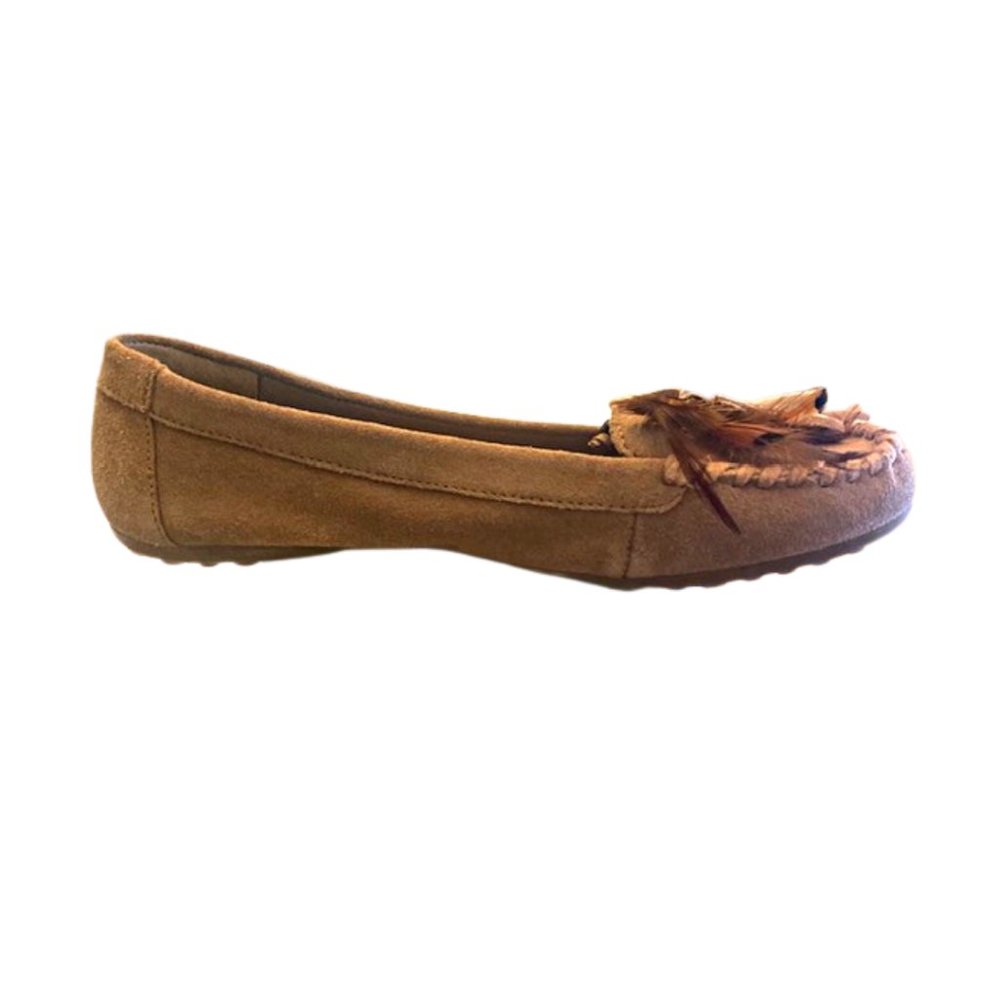 Minnetonka Taupe Moccassin with feather, tassel and beading detail - Size 9